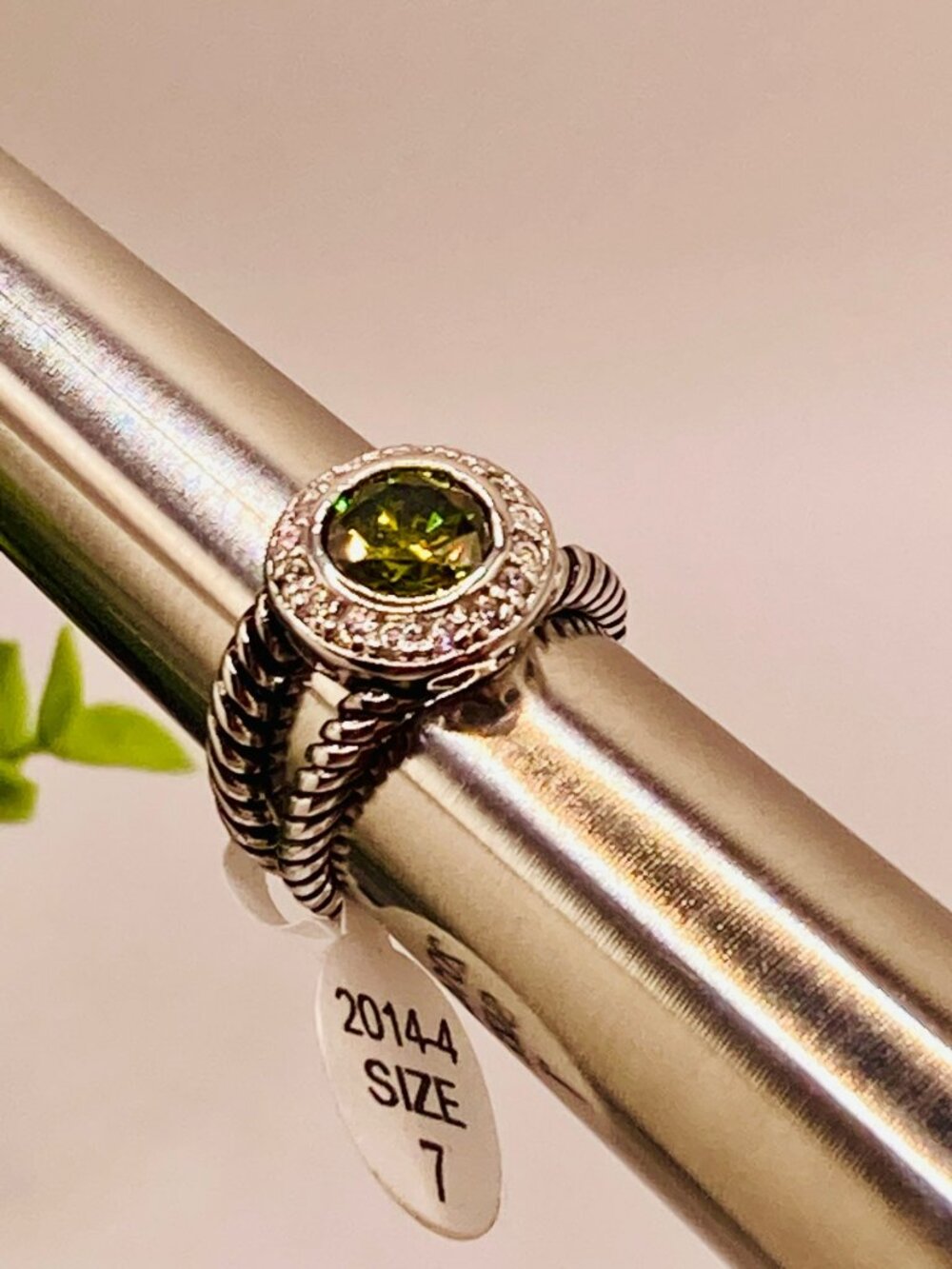 Green Gemstone Silver-Tone Ring Twisted Band Size 6.5 -43B